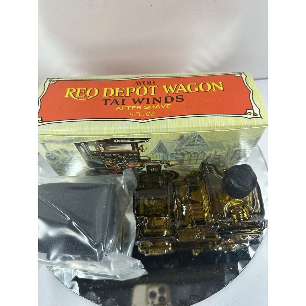 Vintage Avon Reo Depot Wagon Tai Winds After‎ Shave 5 fl. oz Full with Box